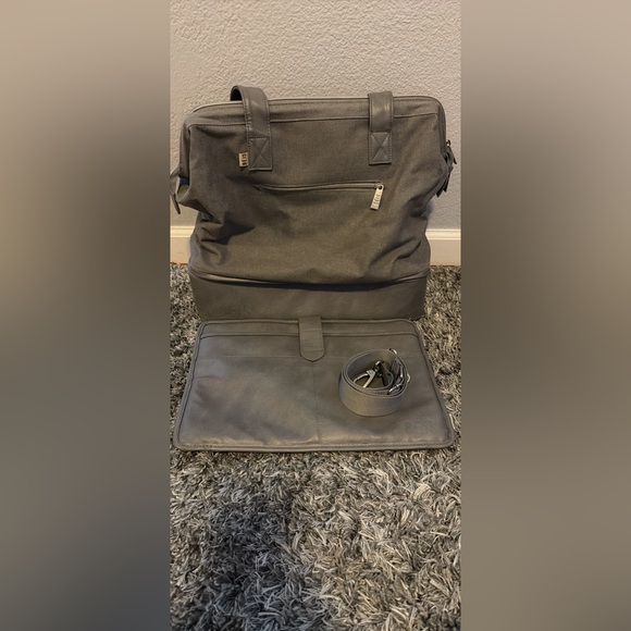 Beis Mini Weekender - Picture 1 of 5